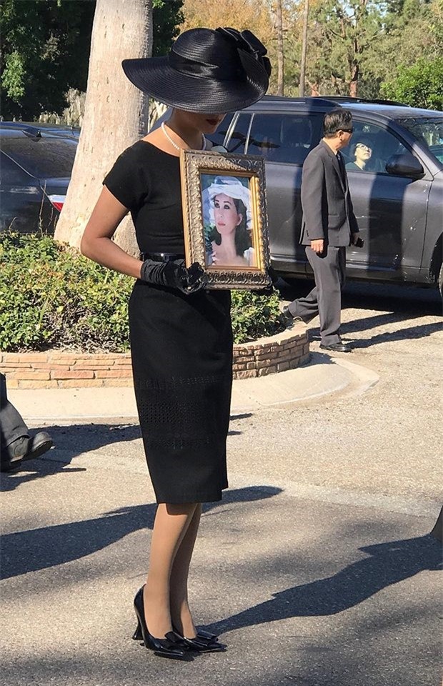 MC Ky Duyen cung ban be hat dua tien me hinh anh 1