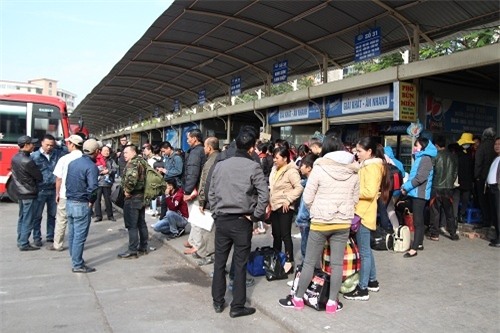 ben xe my dinh “vo tran”, hang nghin nguoi khong tim duoc duong ve que dip tet duong lich - 1