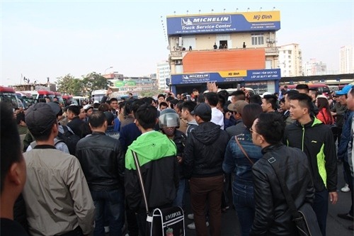 ben xe my dinh “vo tran”, hang nghin nguoi khong tim duoc duong ve que dip tet duong lich - 3