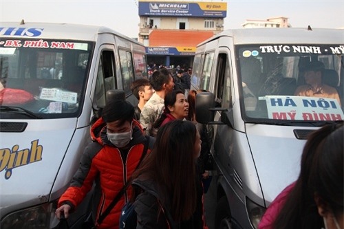 ben xe my dinh “vo tran”, hang nghin nguoi khong tim duoc duong ve que dip tet duong lich - 6