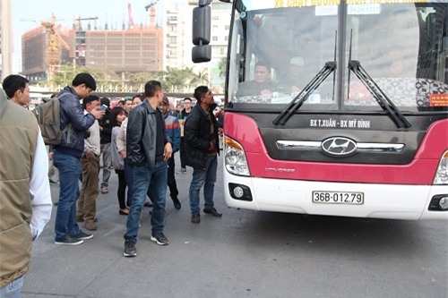 ben xe my dinh “vo tran”, hang nghin nguoi khong tim duoc duong ve que dip tet duong lich - 7