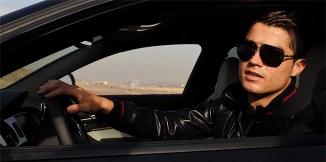 Ronaldo từ chối mức lương siêu khủng từ đội bóng Trung Quốc - Ảnh 1.