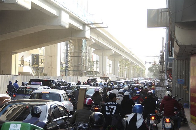 Hà Nội: Kẹt cứng cửa ngõ phía Nam chiều cuối năm