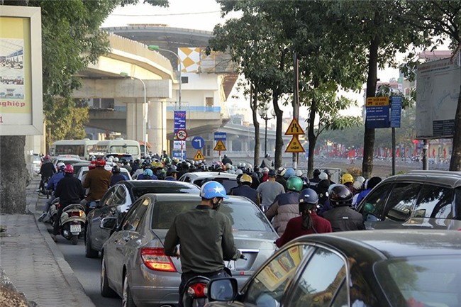 Hà Nội: Kẹt cứng cửa ngõ phía Nam chiều cuối năm