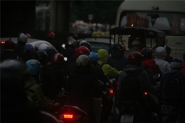 Hà Nội: Kẹt cứng cửa ngõ phía Nam chiều cuối năm