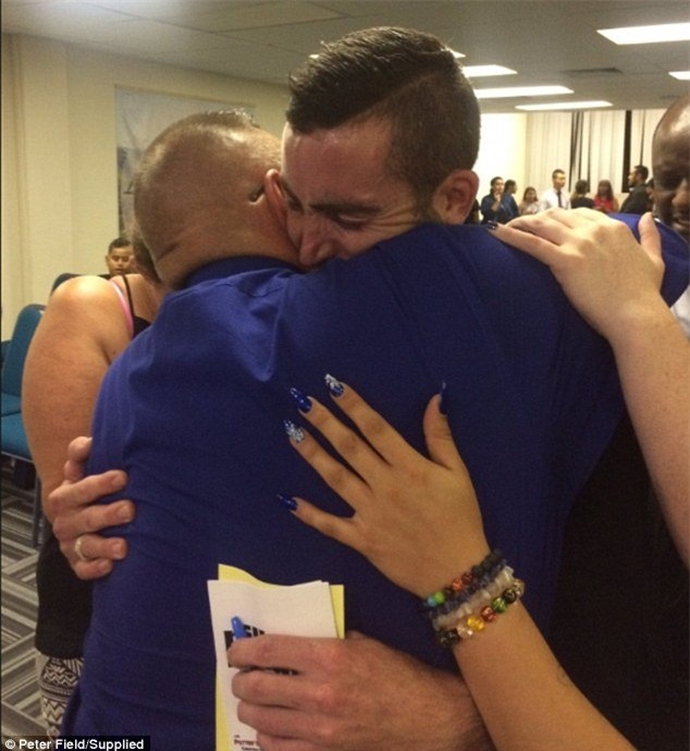 Hành động tuyệt vời của ông bố với kẻ giết con mình