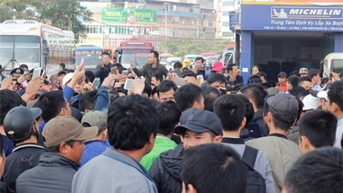 Hơn 50 lượt xe buýt miễn phí chở người dân bị từ chối phục vụ ở Mỹ Đình ảnh 1