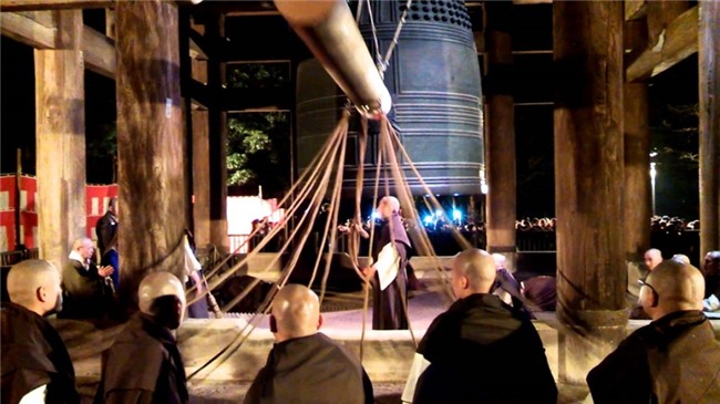 Nguoi dan cac nuoc lam gi trong dem giao thua? hinh anh 6