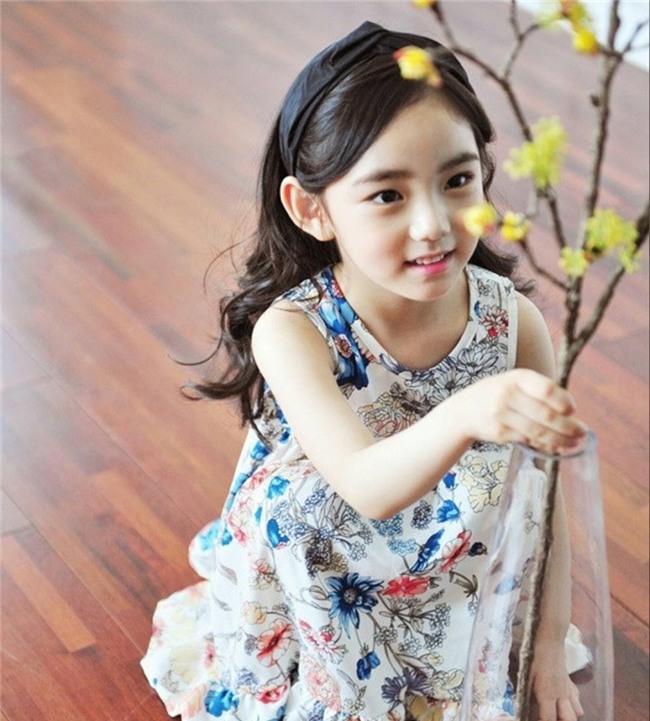 Co be 6 tuoi duoc khen xinh dep nhat the gioi hinh anh 2