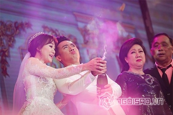 Khoảnh khắc cười đám cưới sao 4