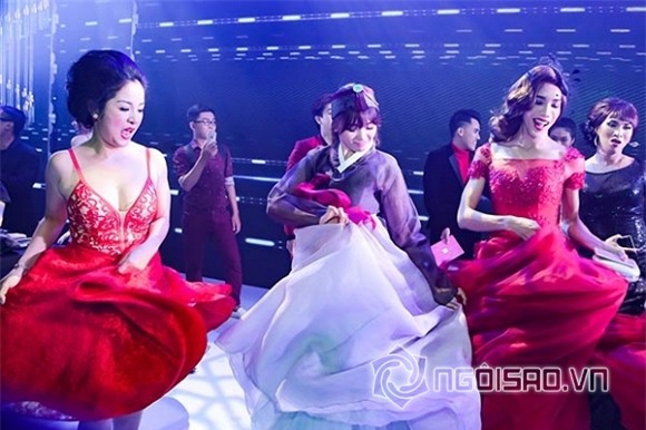 Khoảnh khắc cười đám cưới sao 1