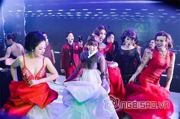 Khoảnh khắc cười đám cưới sao 2