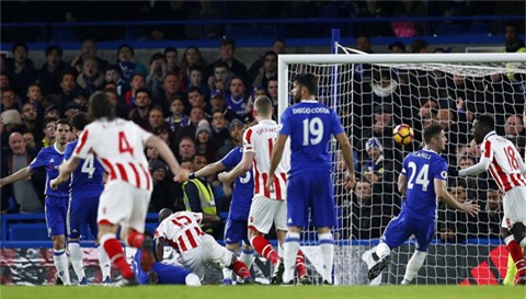 Martins-Indi gỡ hòa cho Stoke