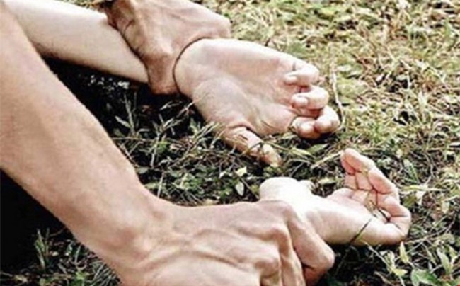 nam ngu ho henh, thieu nu bi hiep dam tap the - 1