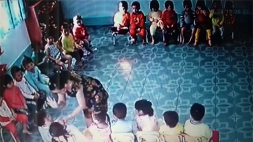 lo clip giao vien danh tre mam non: chi la hu doa? - 2