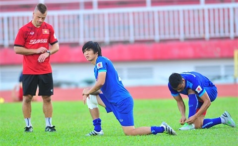 Tuan Anh dang phai chua tri chan thuong