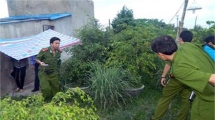 Sợ bị đánh, cha bẫy điện quanh nhà khiến con trai chết thảm