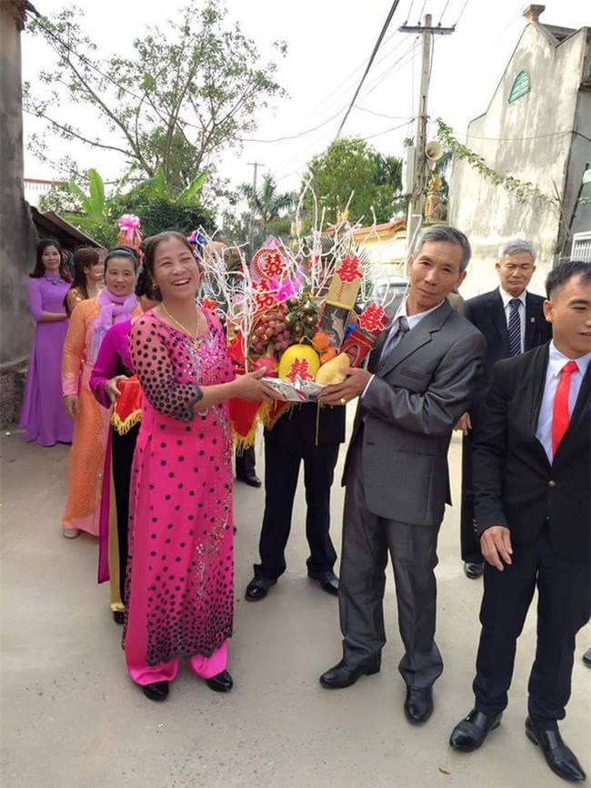 Dàn bê tráp toàn cụ ông - cụ bà lạ nhất từ trước đến nay - Ảnh 2.