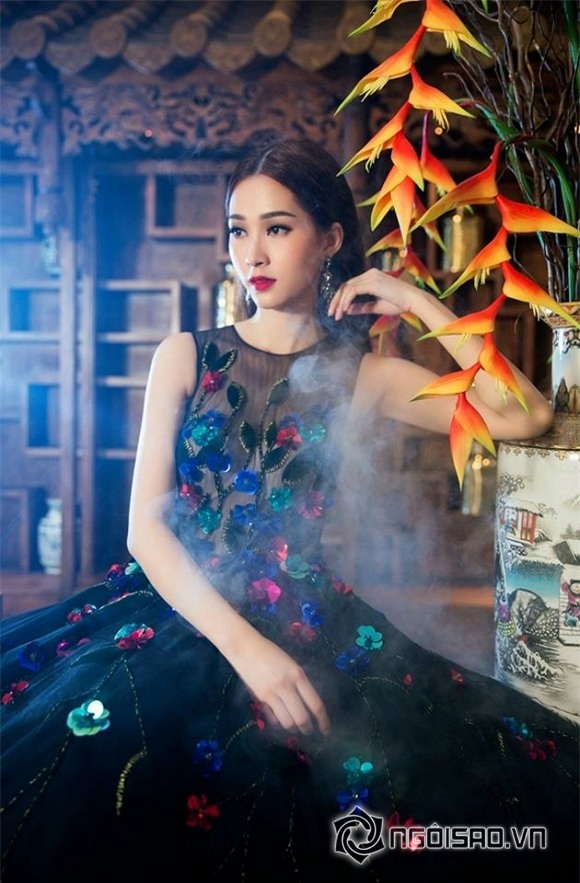 hoa hậu đặng thu thảo diện váy hoa 0