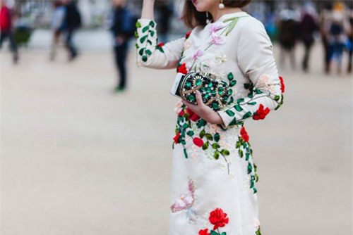 khong phai ao dai gam, ao dai theu ruy bang moi hot nhat tet nam nay - 8