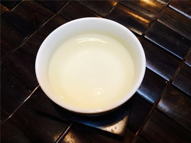 Đại gia Hà Thành chi 100 triệu mua Bạch trà ngàn năm thưởng tết