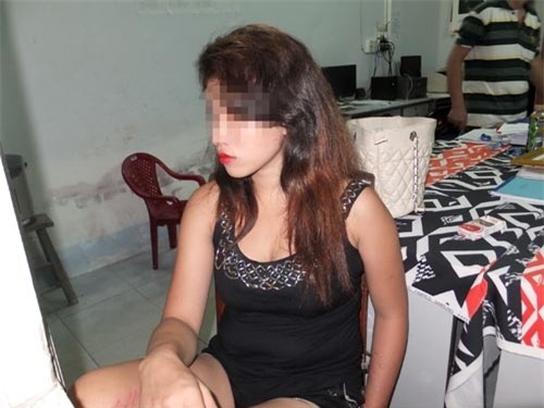 thieu nu xinh nhu hot girl bi bat vi trom dien thoai hinh anh 1