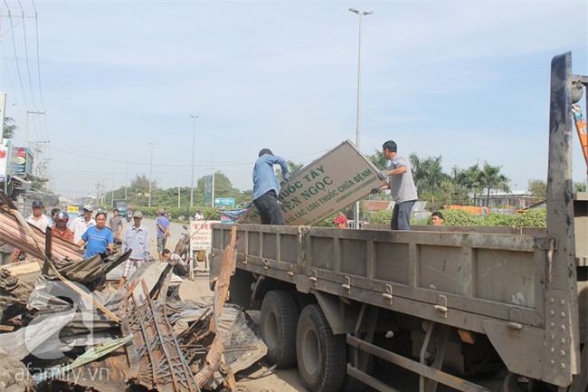 Bốn nhà bị hoả hoạn trong đêm giao thừa Tết dương lịch: “Tết này coi như không có rồi” - Ảnh 2.