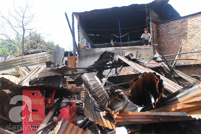 Bốn nhà bị hoả hoạn trong đêm giao thừa Tết dương lịch: “Tết này coi như không có rồi” - Ảnh 8.