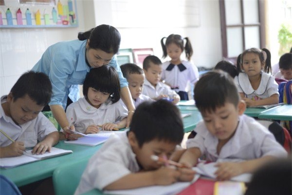 Lớp học giữa Sài Gòn của các cô cậu bé không biết 'mùi học thêm'