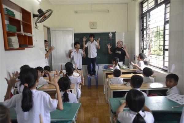 Lớp học giữa Sài Gòn của các cô cậu bé không biết 'mùi học thêm'