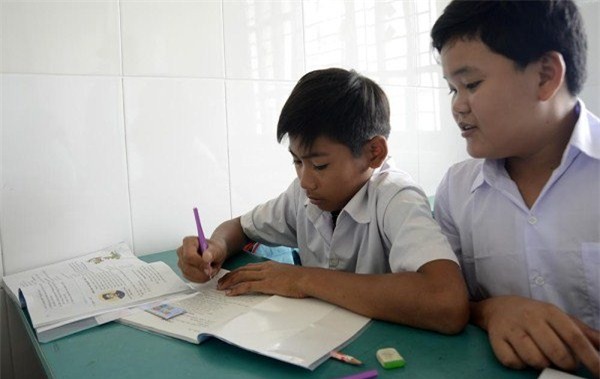 Lớp học giữa Sài Gòn của các cô cậu bé không biết 'mùi học thêm'