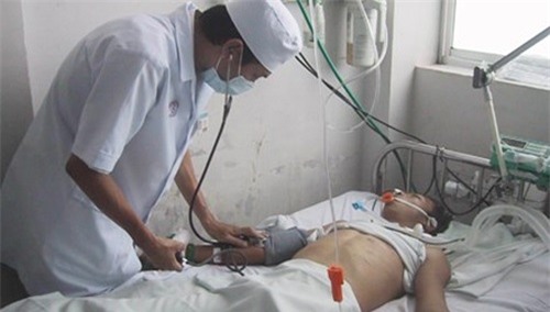 uong ruou lien tiep nhieu ngay, nguoi dan ong tu vong truoc them nam moi 2017 - 1