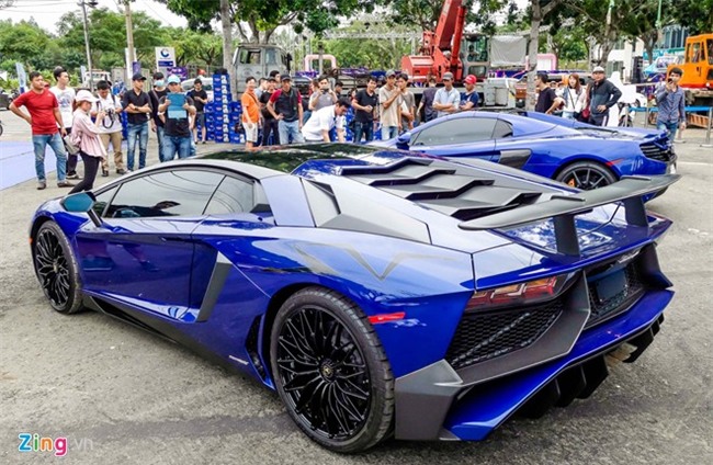 Minh Nhua khoe hai sieu xe cung mau hinh anh 4