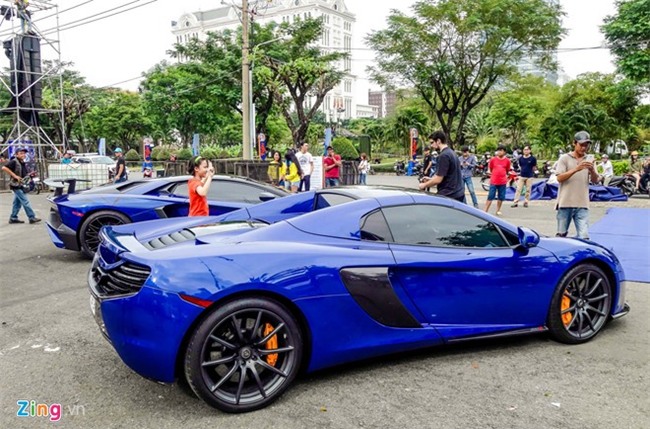 Minh Nhua khoe hai sieu xe cung mau hinh anh 5