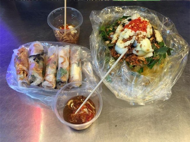 Những địa chỉ ăn vặt dưới 10.000 đồng hút người Sài thành