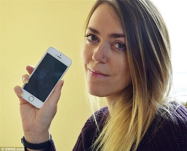 Mua iPhone mới, bỗng dưng nhặt được hàng trăm số điện thoại người nổi tiếng - Ảnh 1.