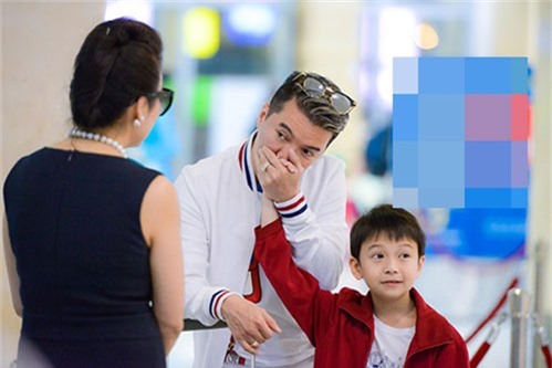 "phat sot" voi ve dang yeu nhu sao nhi xu han cua con trai nuoi dam vinh hung - 10