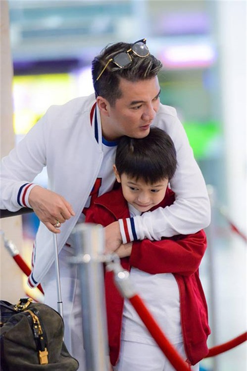 "phat sot" voi ve dang yeu nhu sao nhi xu han cua con trai nuoi dam vinh hung - 5