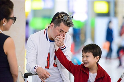 "phat sot" voi ve dang yeu nhu sao nhi xu han cua con trai nuoi dam vinh hung - 7