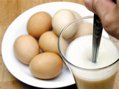 Vừa ăn trứng xong đừng dại ăn thực phẩm này kẻo bị ngộ độc và viêm dạ dày - Ảnh 2.