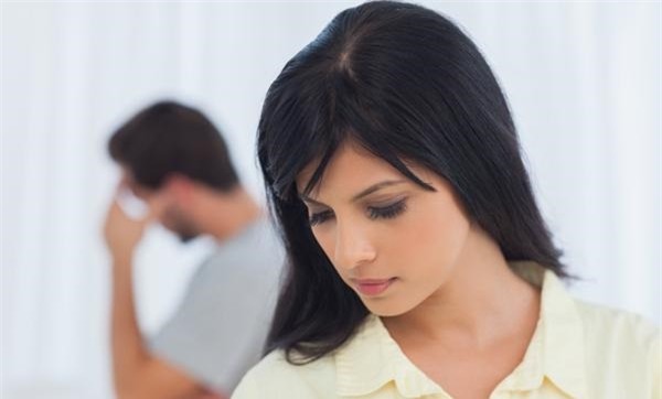 Nhìn chậu nước tro mẹ chồng định tắm cho cháu mà tôi bàng hoàng kinh hãi - Ảnh 2.