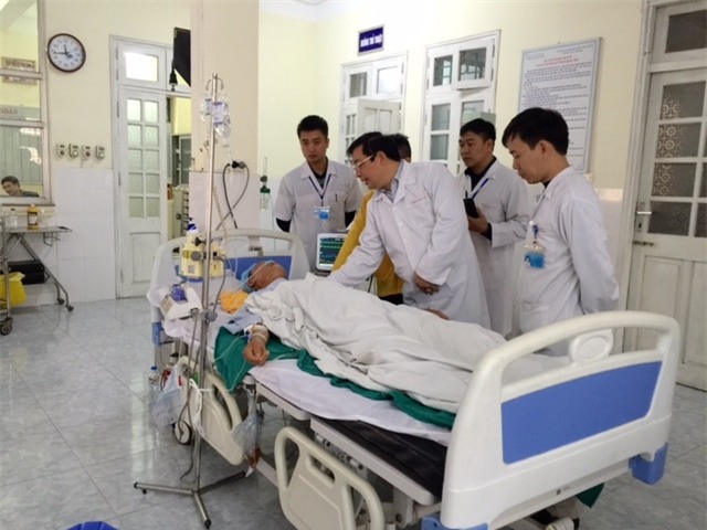 Bỏ quên kéo trong bụng bệnh nhân: “Bệnh viện phải đền bù” - 1