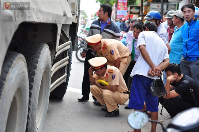 Người mẹ gào khóc khi chứng kiến con gái 16 tuổi bị xe ben cán tử vong ở Biên Hòa - Ảnh 4.