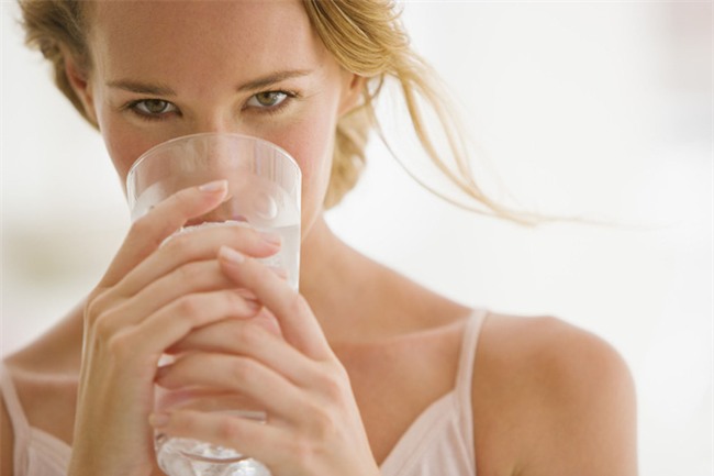 Những tin đồn về nước uống hàng ngày: Tuy nhảm nhí nhưng rất nhiều người tin - Ảnh 2.