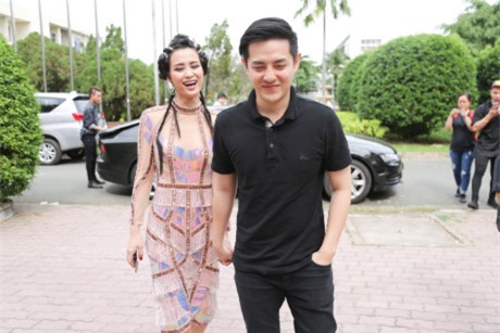 Dan huan luyen vien The Voice an mac khac la di quay hinh - Anh 6