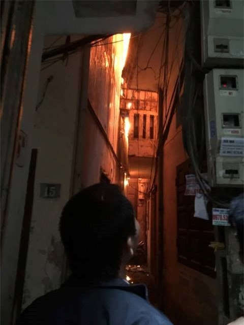 Nghi bị trộm điện thoại cô gái phóng hỏa đốt nhà trọ - Ảnh 1.