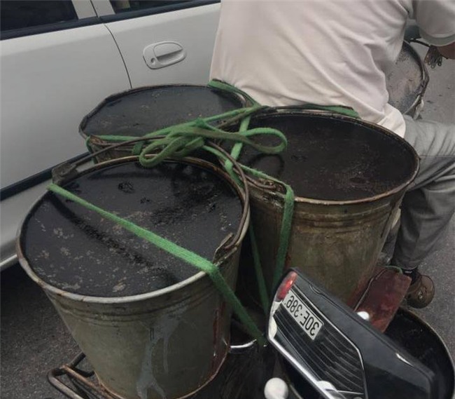 Thạch đen bẩn như nước thải 'diễu' phố Hà Nội