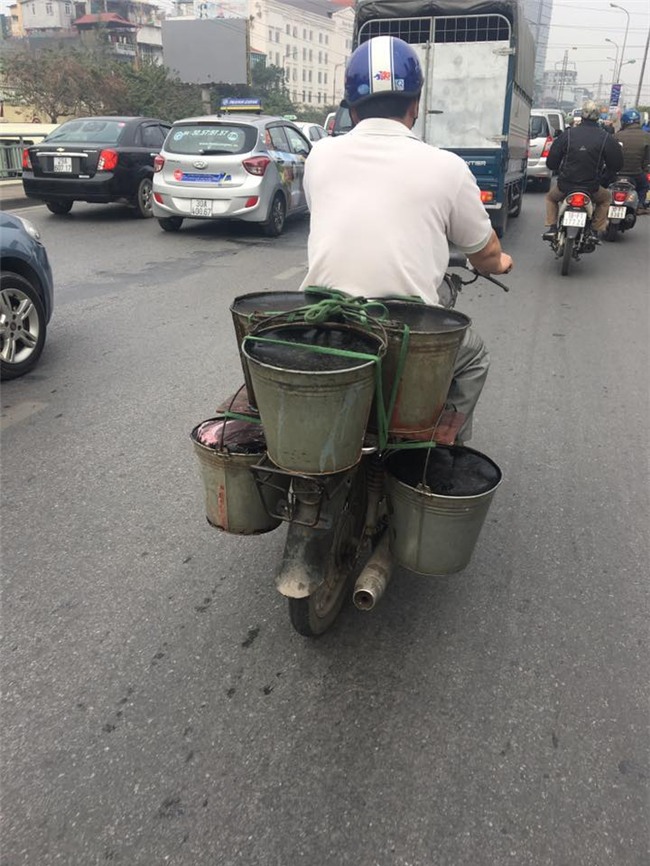 Thạch đen bẩn như nước thải 'diễu' phố Hà Nội