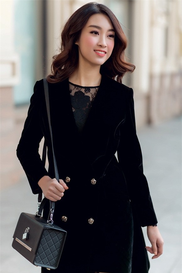 Hoa hậu Mỹ Linh xuống phố 1