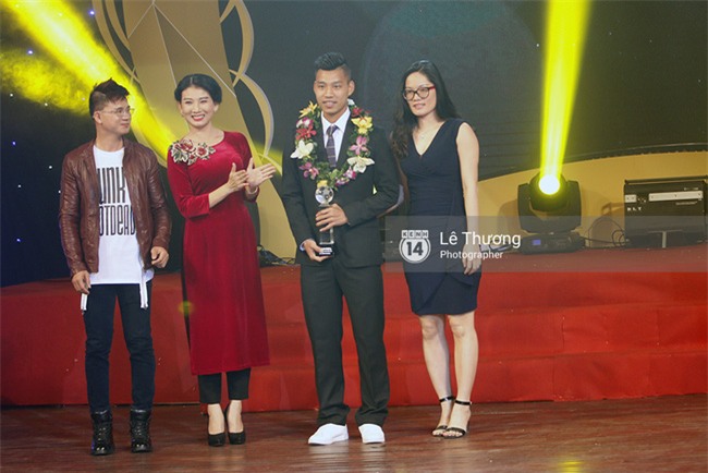 Thánh nữ bolero và những pha khó đỡ trong đêm Gala Quả bóng vàng Việt Nam 2016-3